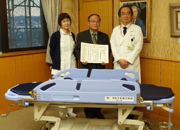 弊社関連事業所が搬送用ストレッチャーを寄贈