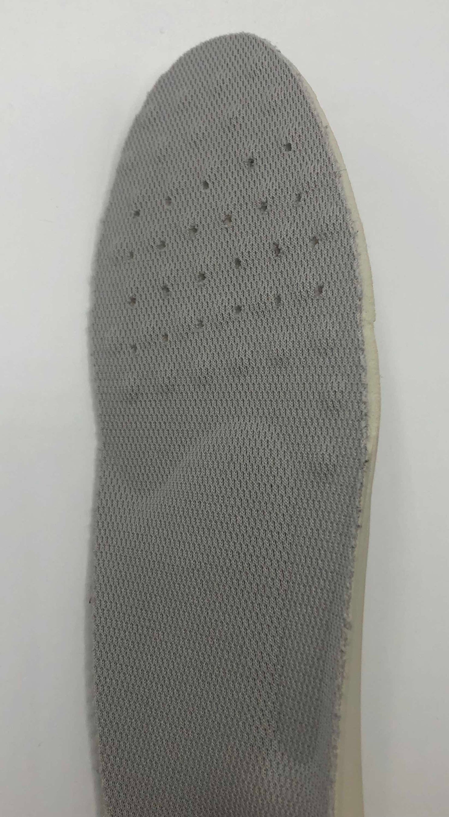 インソール前部には通気穴