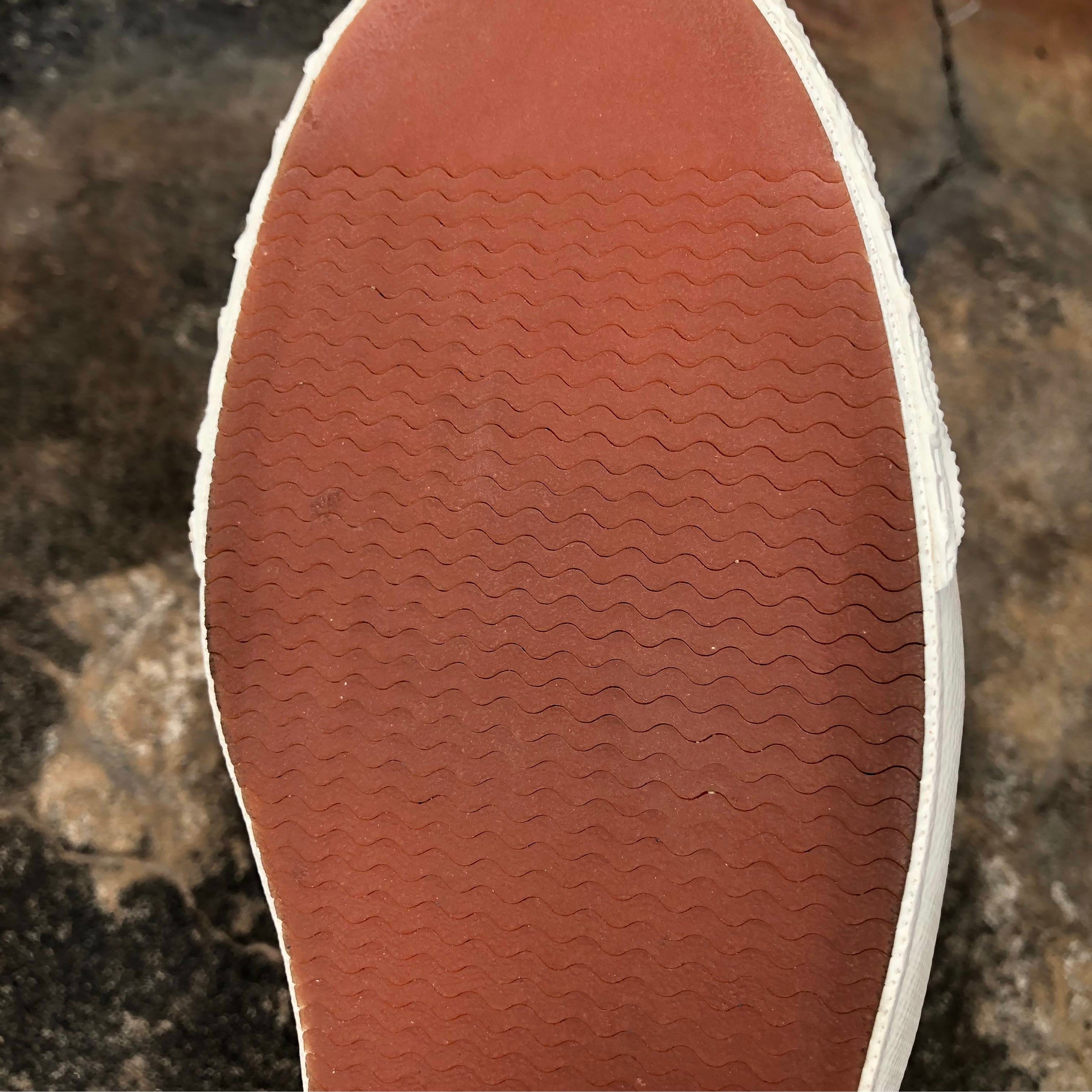 「RUBEAR NRソール」は天然ラバーソール特有の透明感のある色味を再現。