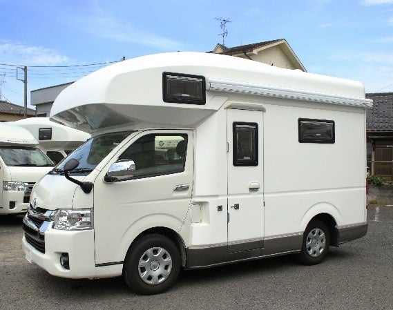 図２．キャンピングカー　※ SPACECOOLフィルム  白   使用