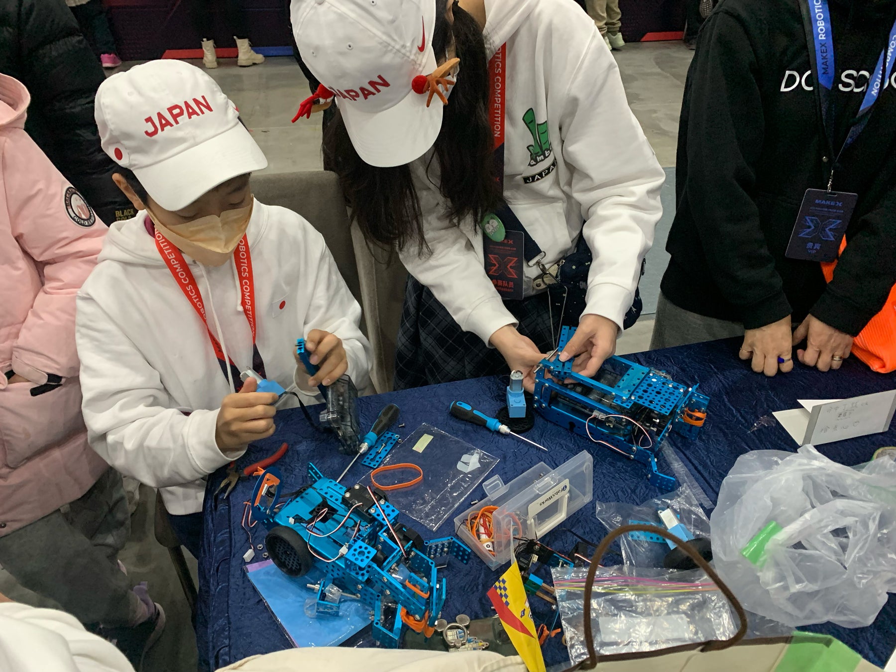 ロボットを解体して射的ゲーム