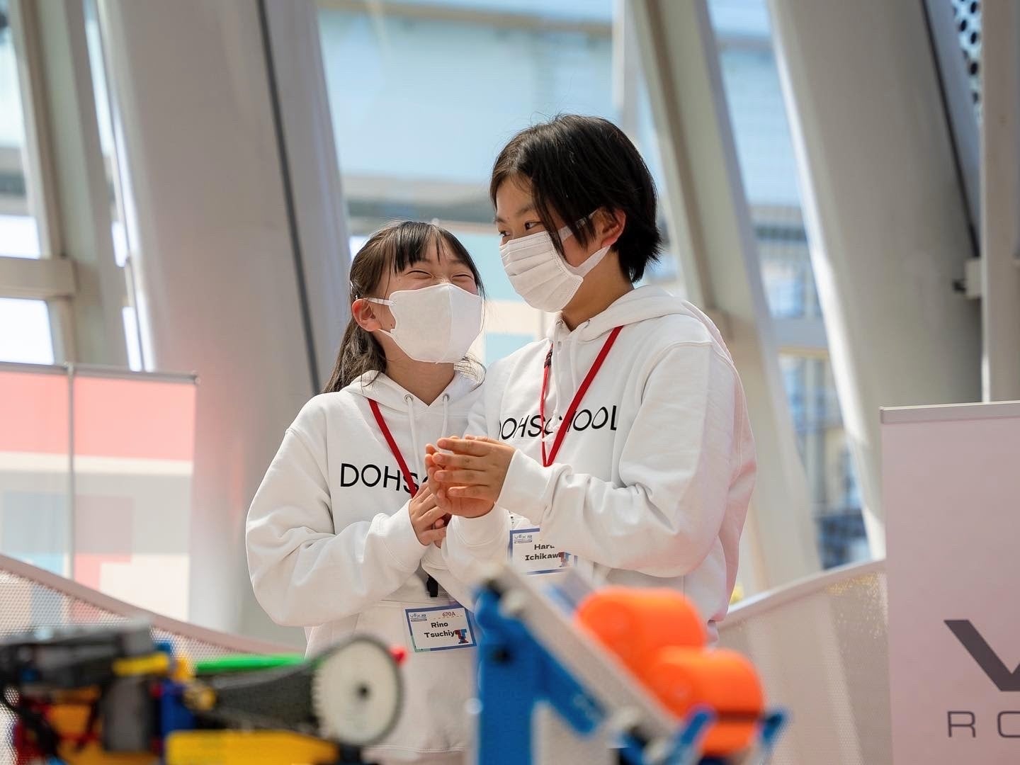 サブドライバーの土屋莉乃さん（小５）とメインドライバーの市川はるさん（中１）