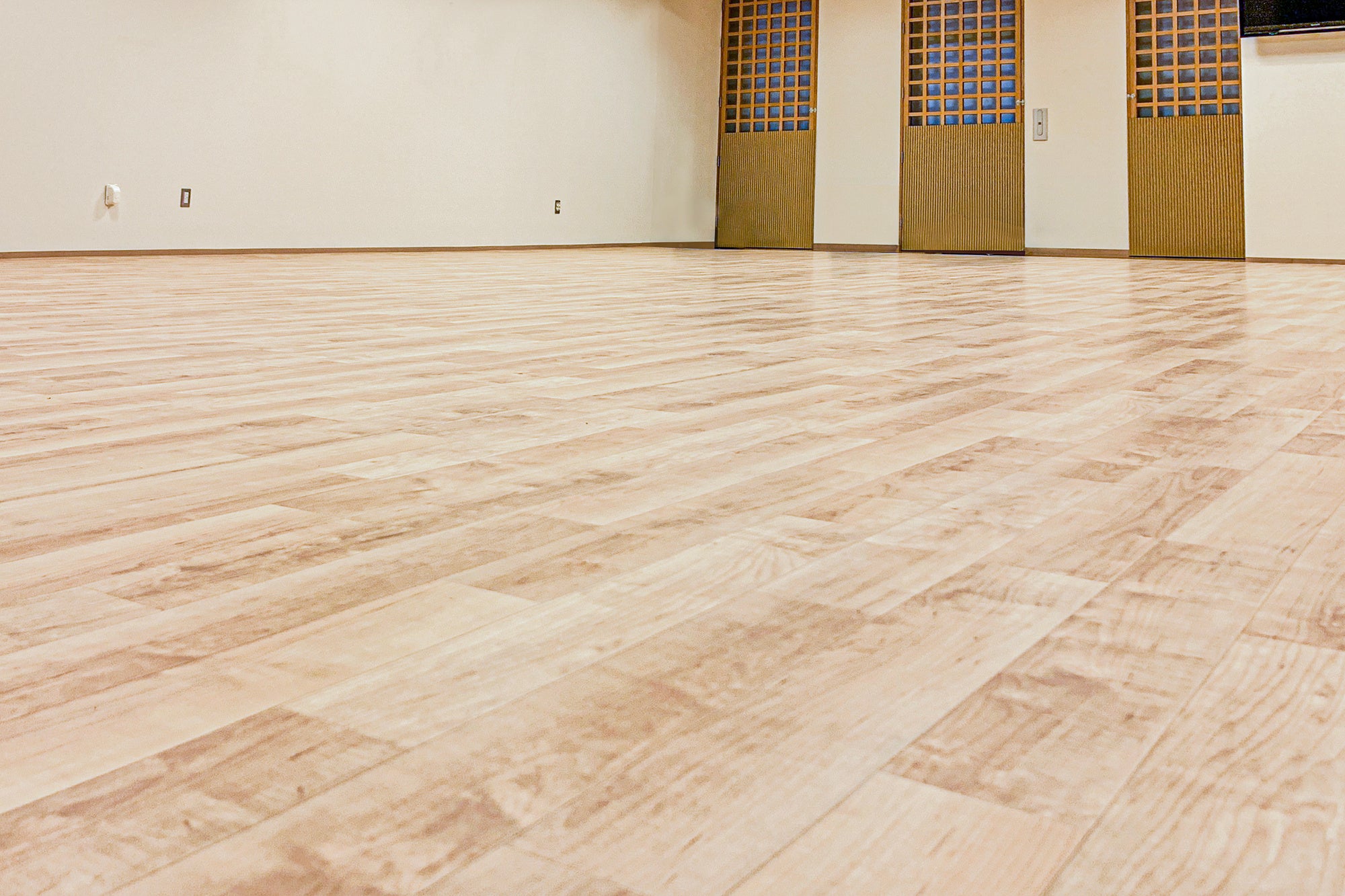 iプラザ「健康づくり室」へ「ころやわ」約140㎡を設置