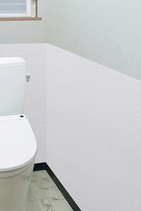 のり付け不要で簡単リノベーション 断熱 抗菌仕様でトイレや洗面台の壁に最適 壁紙の上から貼れるクッション壁紙 がデビュー 株式会社コメリ のプレスリリース のり付け不要で簡単リノベーション 断熱 抗菌仕様でトイレや洗面台の壁に最適 壁紙の上から貼れるクッション壁紙 がデビュー 株式会社コメリ のプレスリリース
