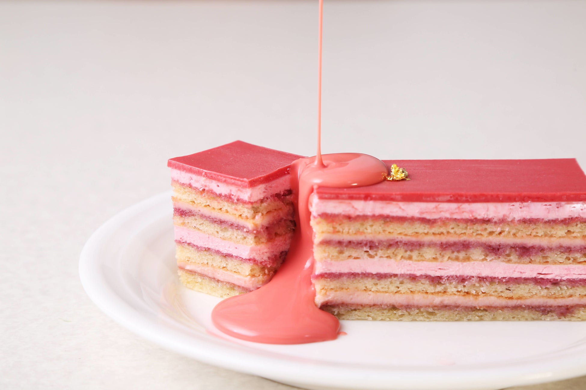 チョコレートケーキの王様 ガトーオペラの専門店クインテット ドペラがバレンタインの季節に 薔薇のガトーオペラ の販売を開始 パティスリーベルのプレスリリース チョコレートケーキの王様 ガトーオペラの専門店クインテット ドペラがバレンタインの季節に 薔薇のガトーオペラ の販売を開始 パティスリーベルのプレスリリース