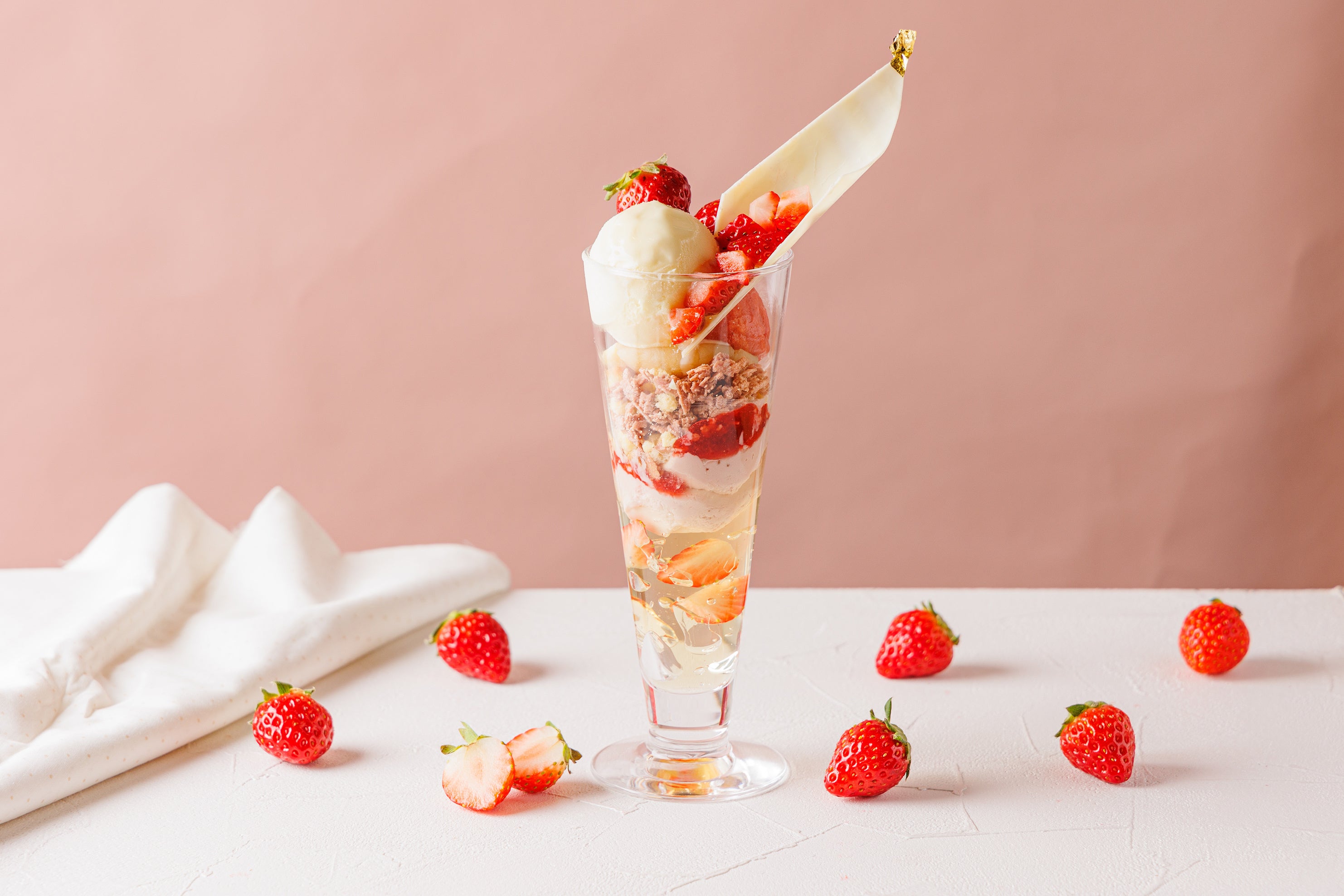 大人の爽やかいちごパフェ