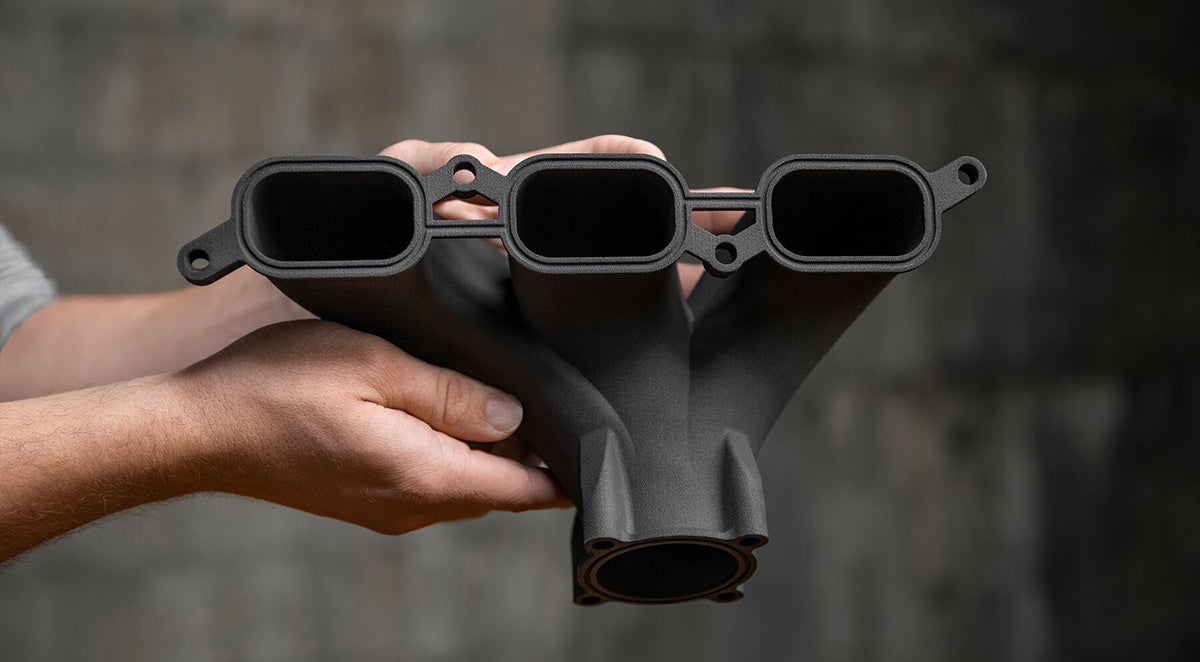 Nylon 11 CF製の自動車用マニホールド