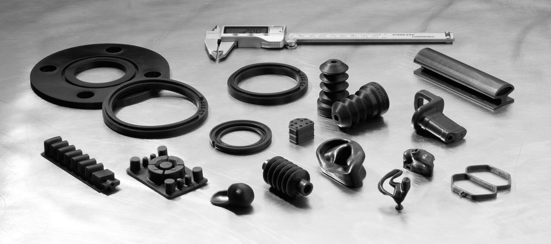 Silicone 40Aレジンの造形サンプル TSCA登録と生体適合性認証取得後は、ガスケット、シール、グロメットなどの部材や消費者向け製品のほか、シリコン型などの用途も想定。