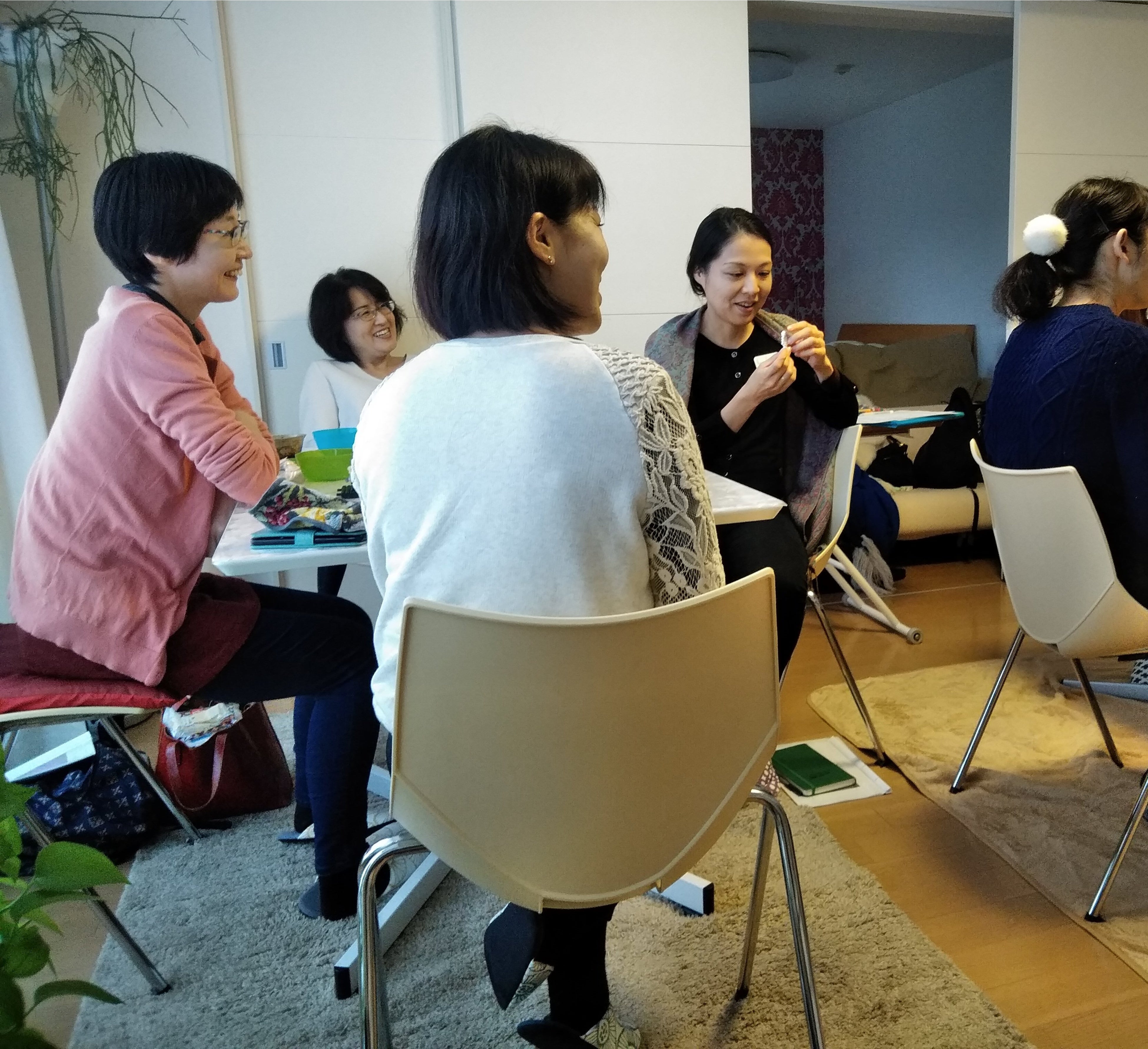 代表を務める『ブリリアントライフ』にて開催の「お金の教養講座」の様子