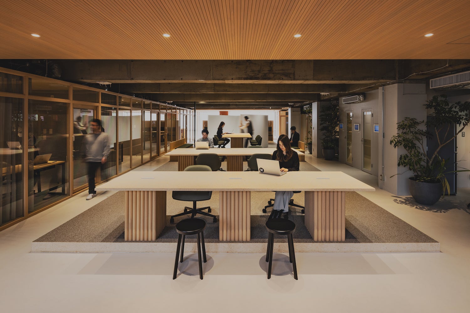 オフィス内装／写真：堀越圭晋