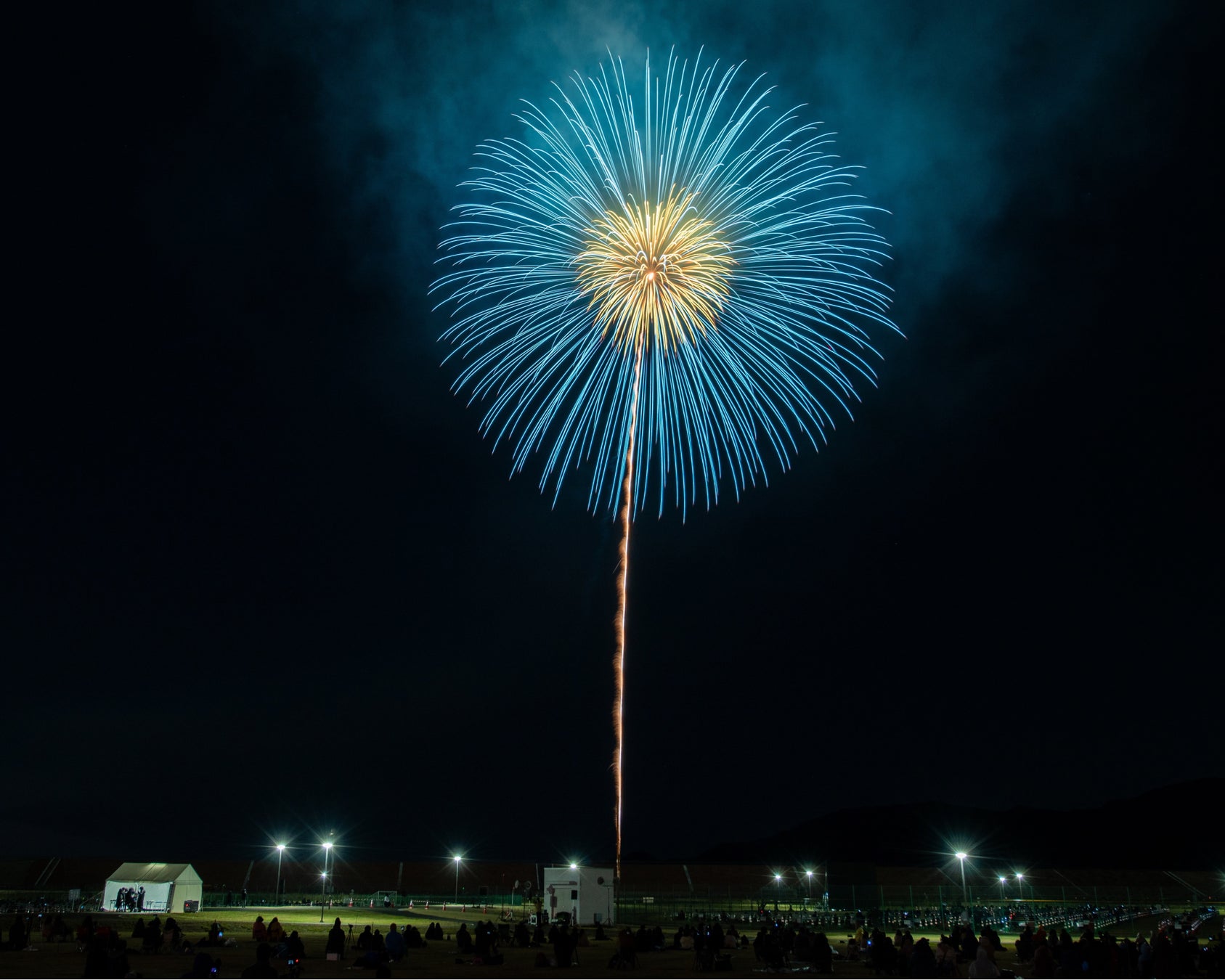 三陸花火大会22で 鎮魂 と 平和への願いを込めて ウクライナカラーの花火打ち上げと募金活動を実施 Fireworks株式会社のプレスリリース 三陸花火大会22で 鎮魂 と 平和への願いを込めて ウクライナカラーの花火打ち上げと募金活動を実施 Fireworks株式会社のプレスリリース