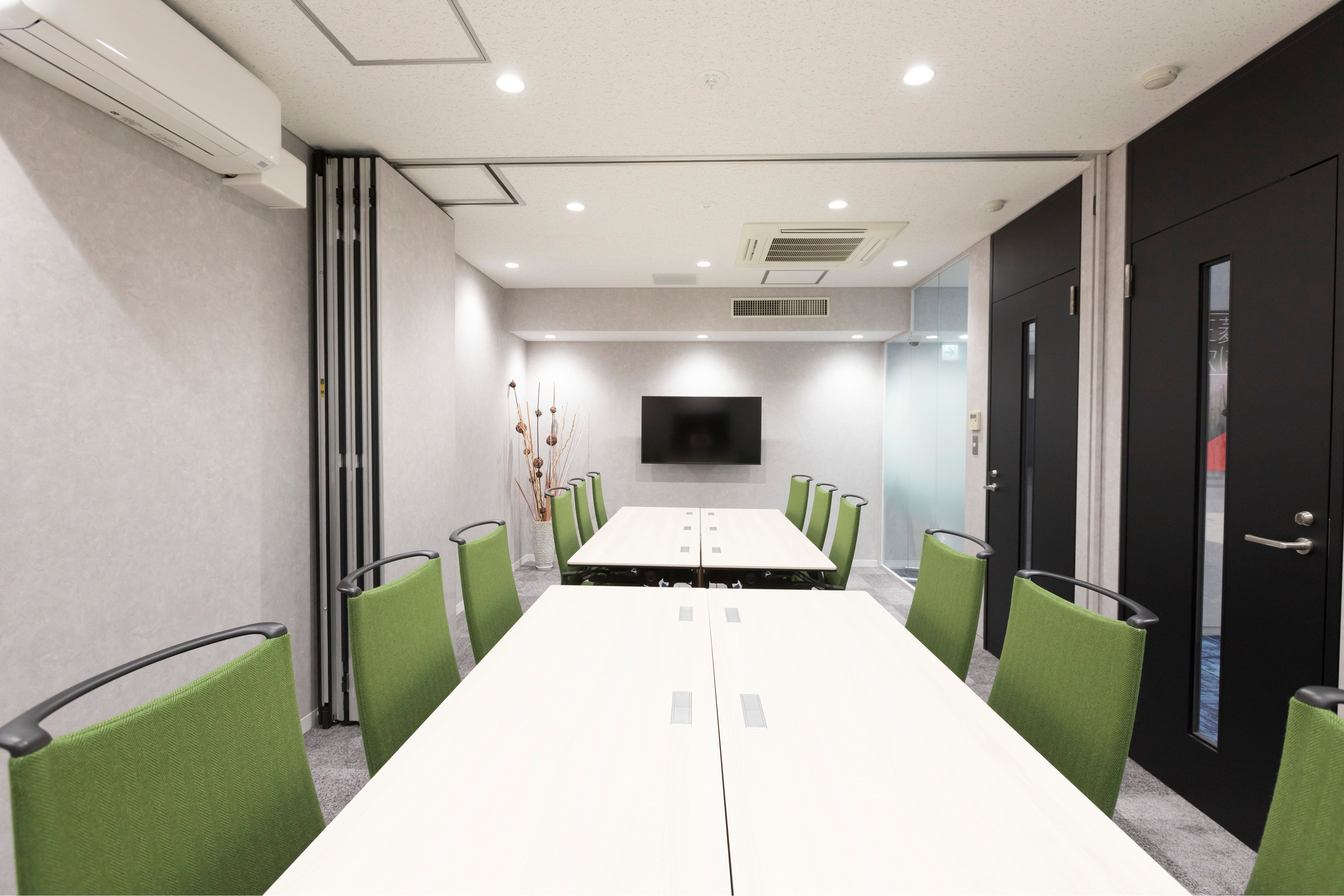 ▲応接室2・3：可動式間仕切りで大人数でのご利用も可能です