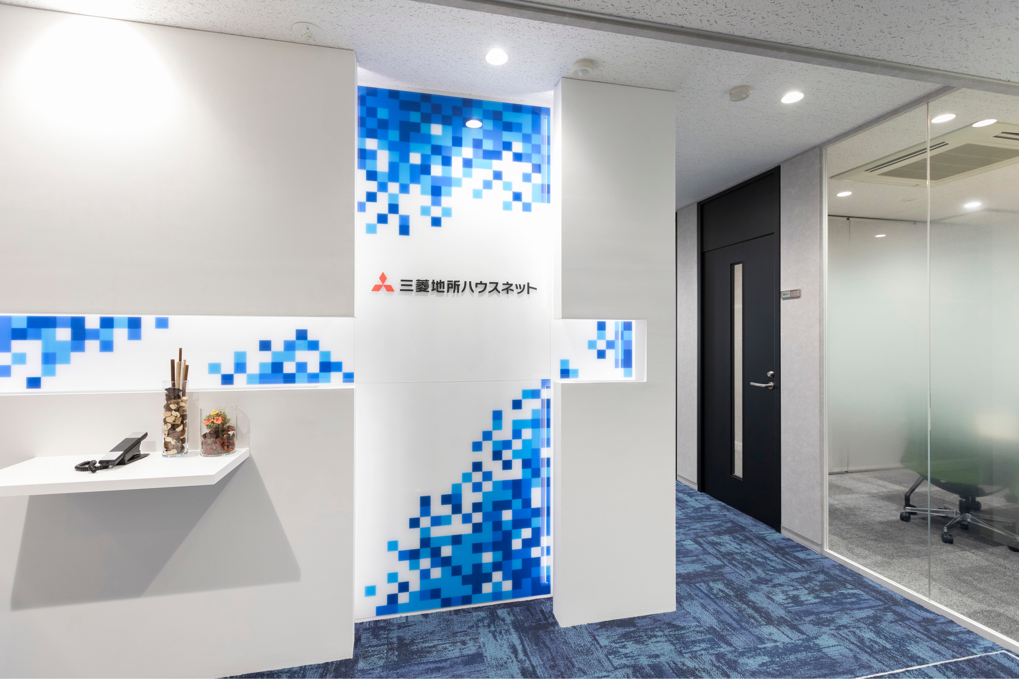 ▲三鷹営業所 受付