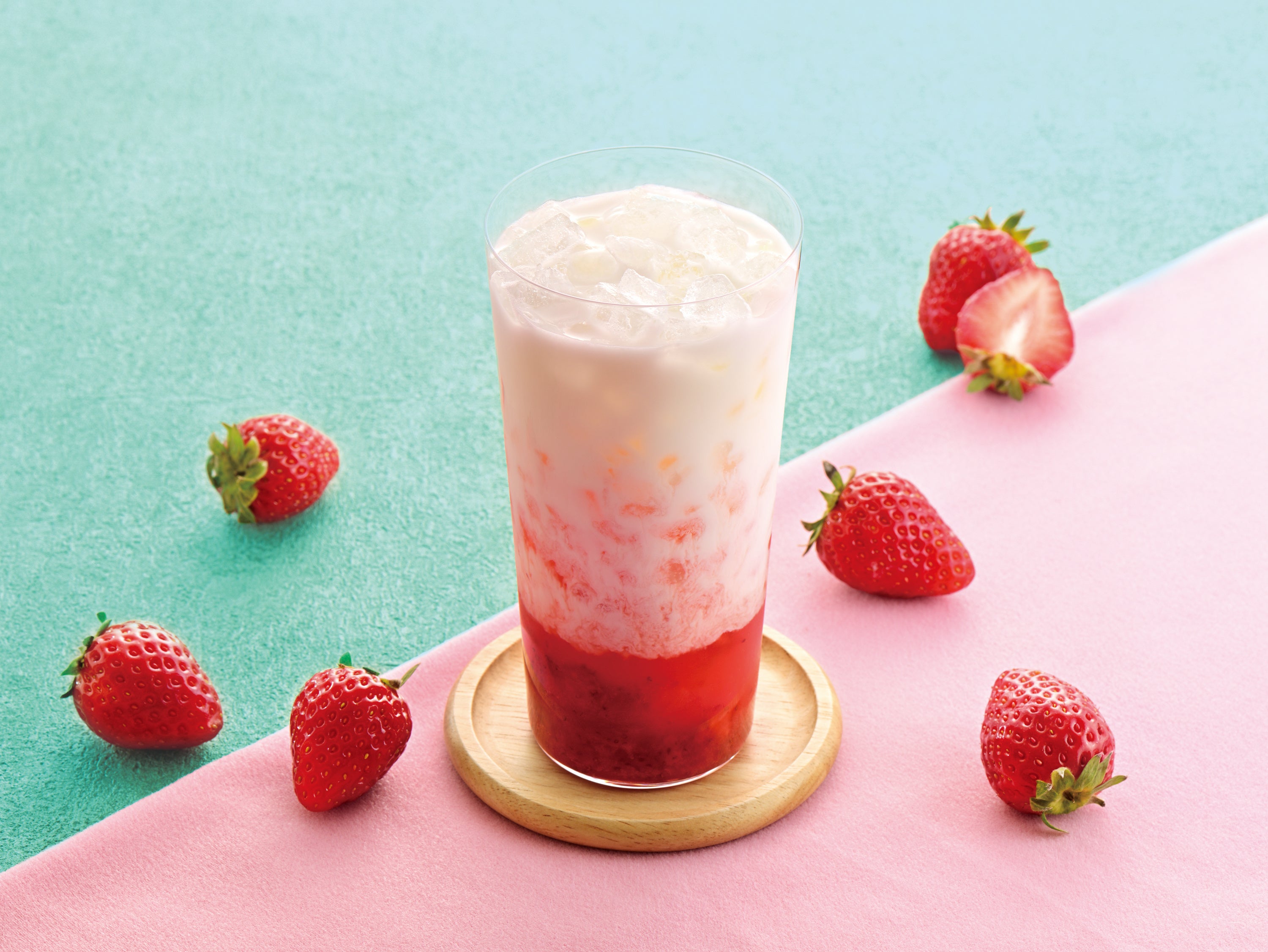 カフェ・ド・クリエ』、春を彩る「まろやか苺ラッシー～いちご果肉入り