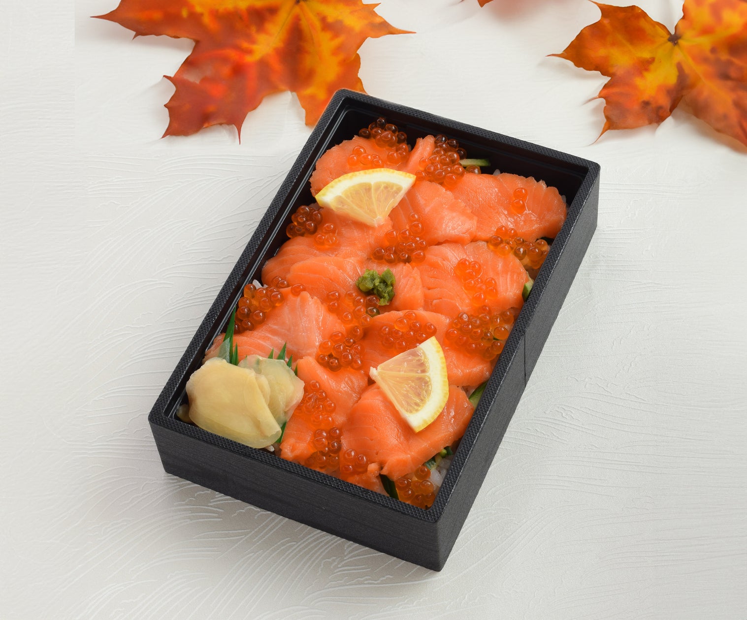 【古市庵】11月11日は鮭の日!サーモンやいくらを“たっぷり”盛りつけた贅沢なちらし寿司を期間限定で販売