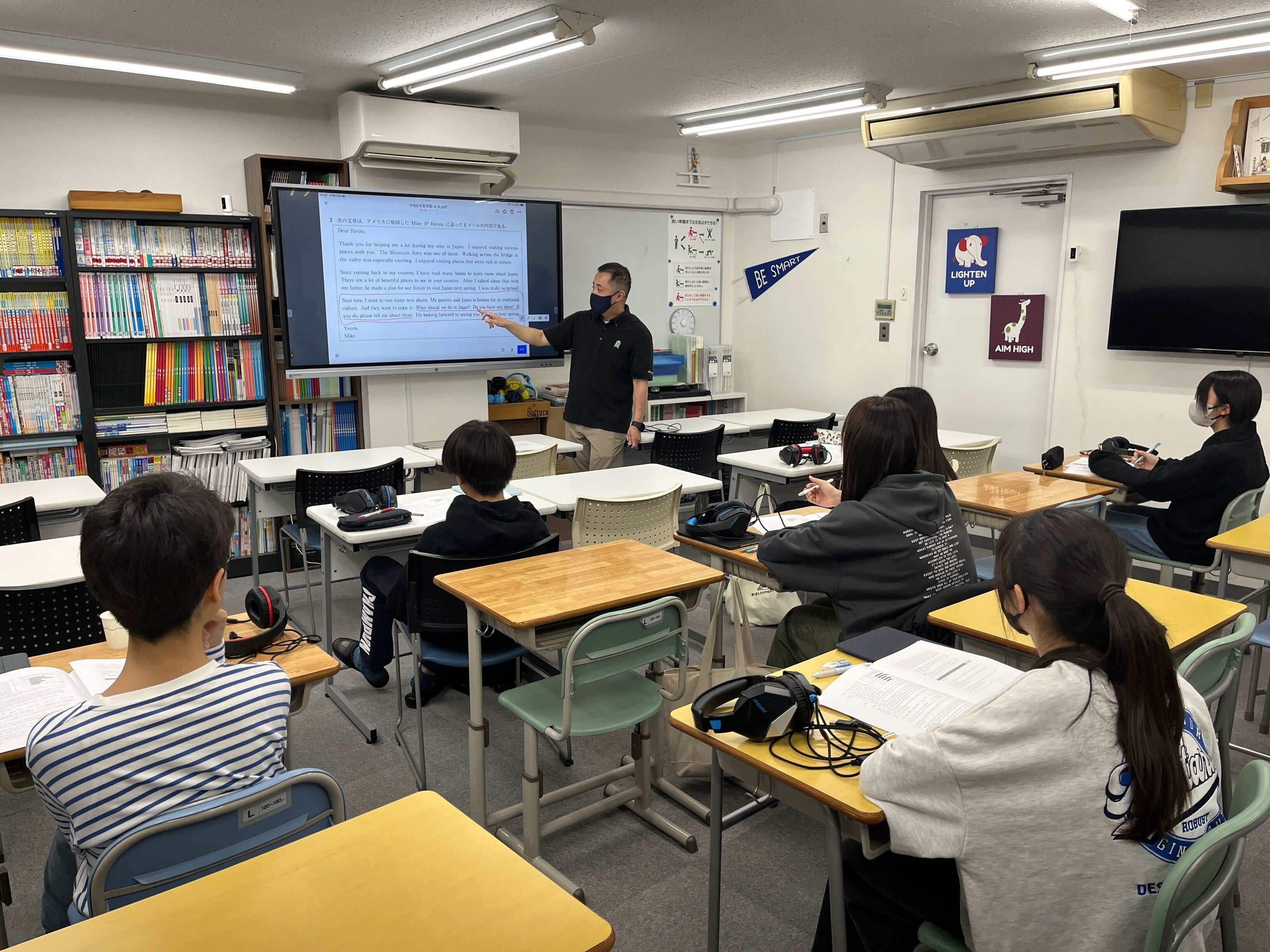 先生による問題解説の授業