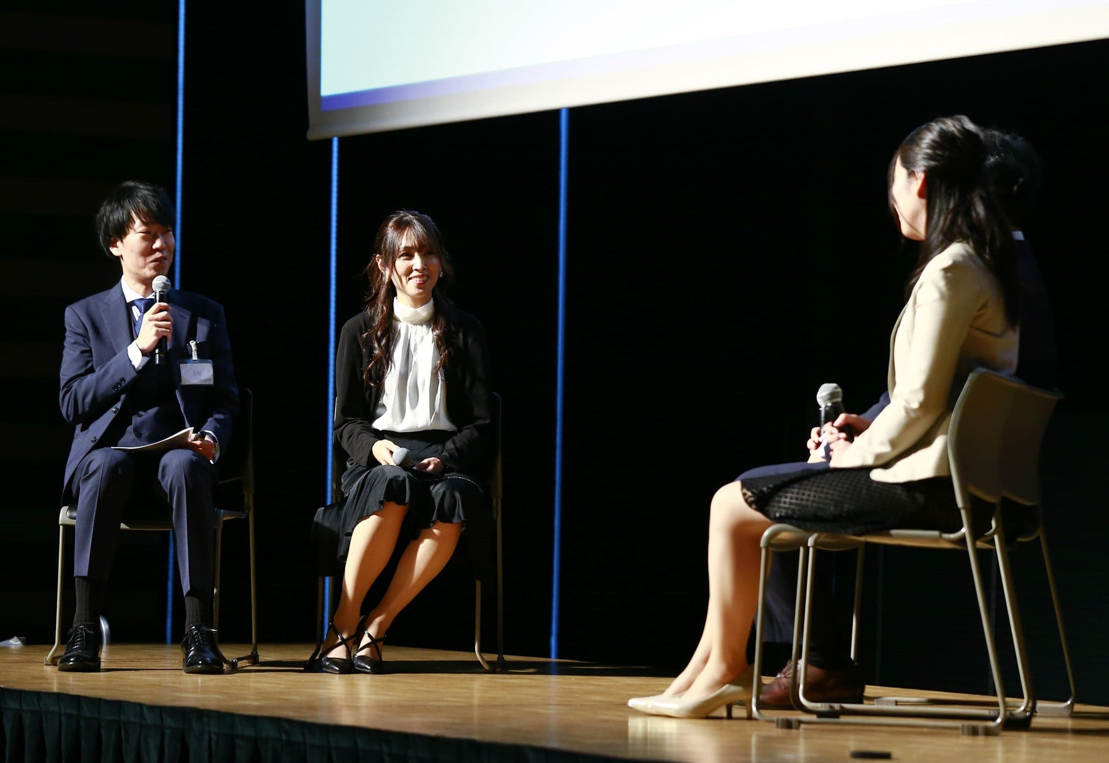 写真左：IBJ土屋 洋和　右：藏谷 理絵氏