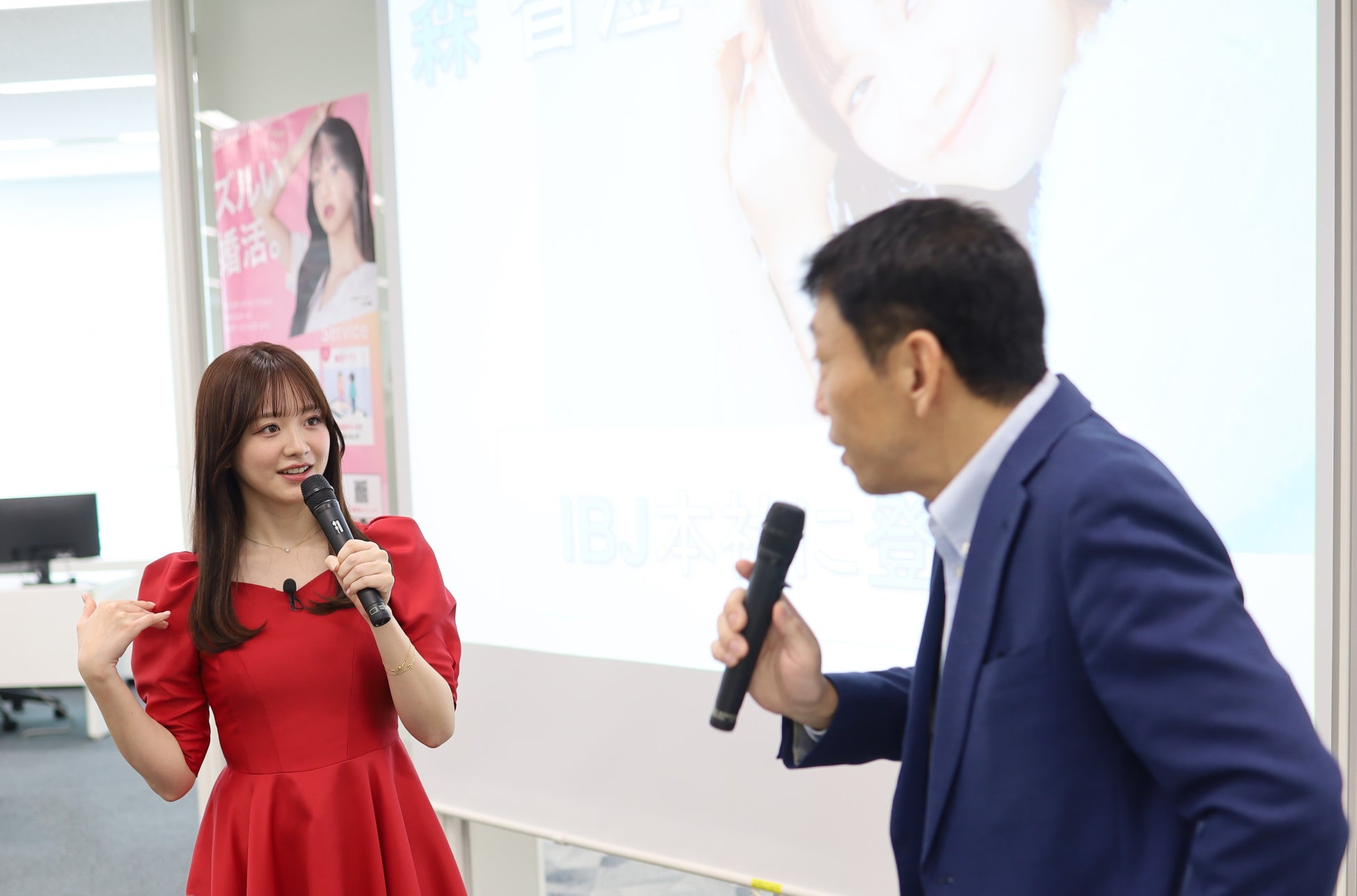 森香澄さん、IBJ本社にサプライズ訪問!動画で公開された温かいメッセージと婚活裏話 森香澄さん、IBJ本社にサプライズ訪問!動画で公開された温かいメッセージと婚活裏話