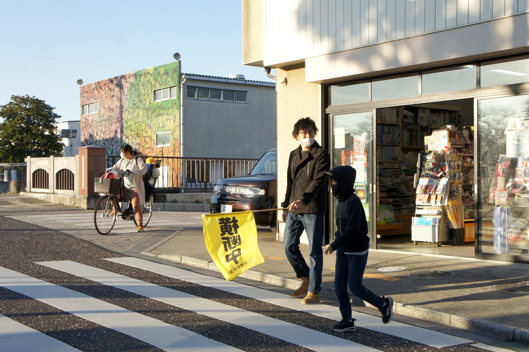 まるや文具店の毎朝の光景