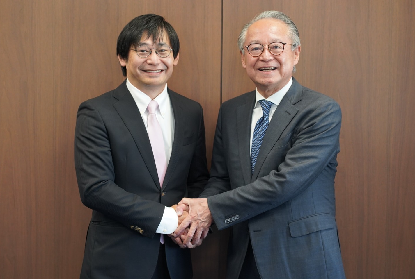 （左から）株式会社フォービス代表取締役・家永慎太郎氏、株式会社久原本家グループ本社社主・河邉哲司