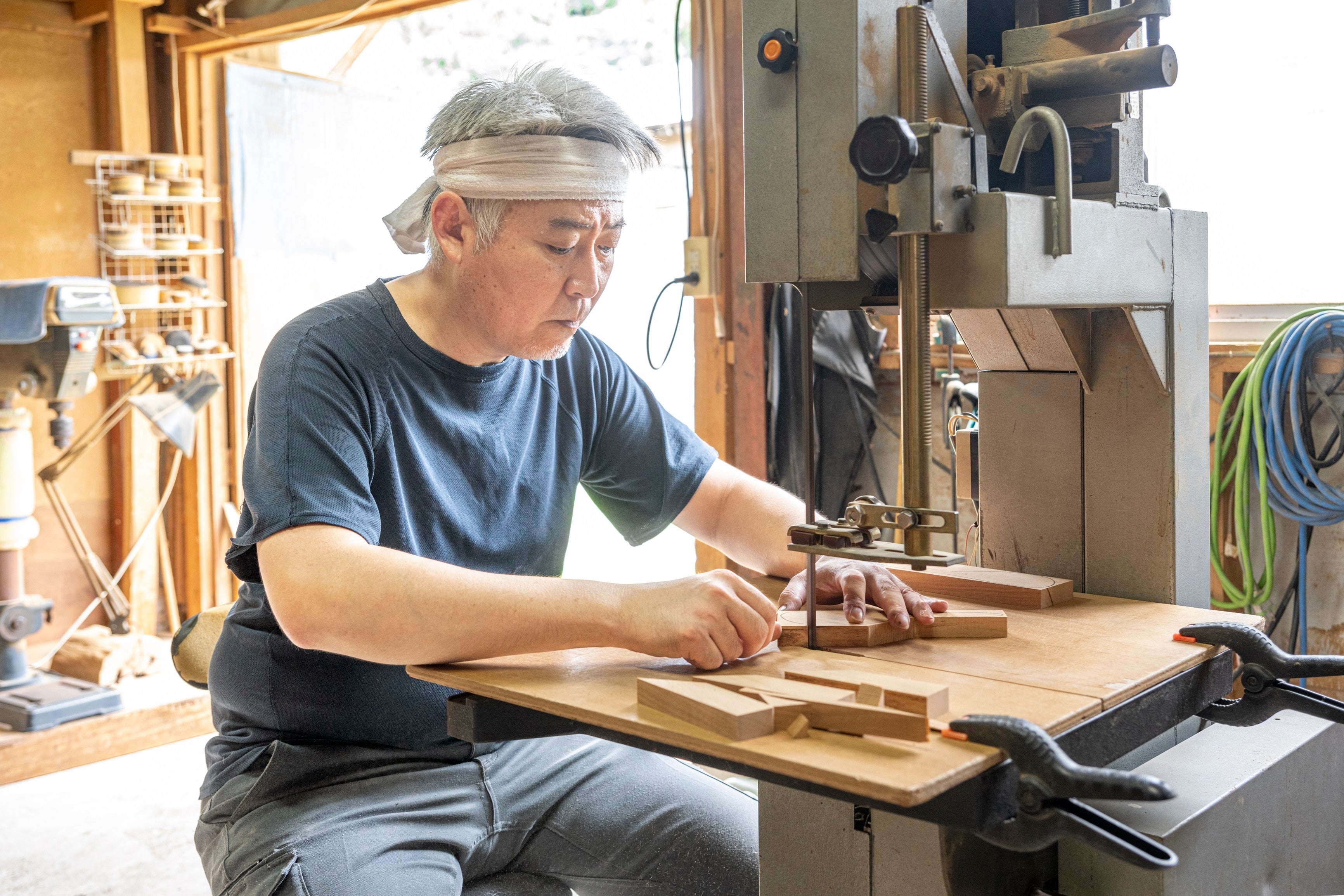 手にも鍋にもやさしくなじむ、全工程が職人の手作業による逸品