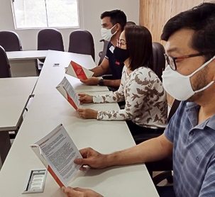 従業員の行動規範研修の様子