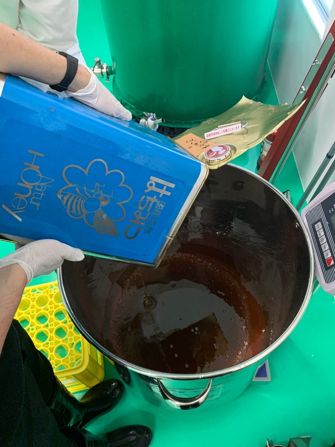 製造開始「ハチミツの投下」