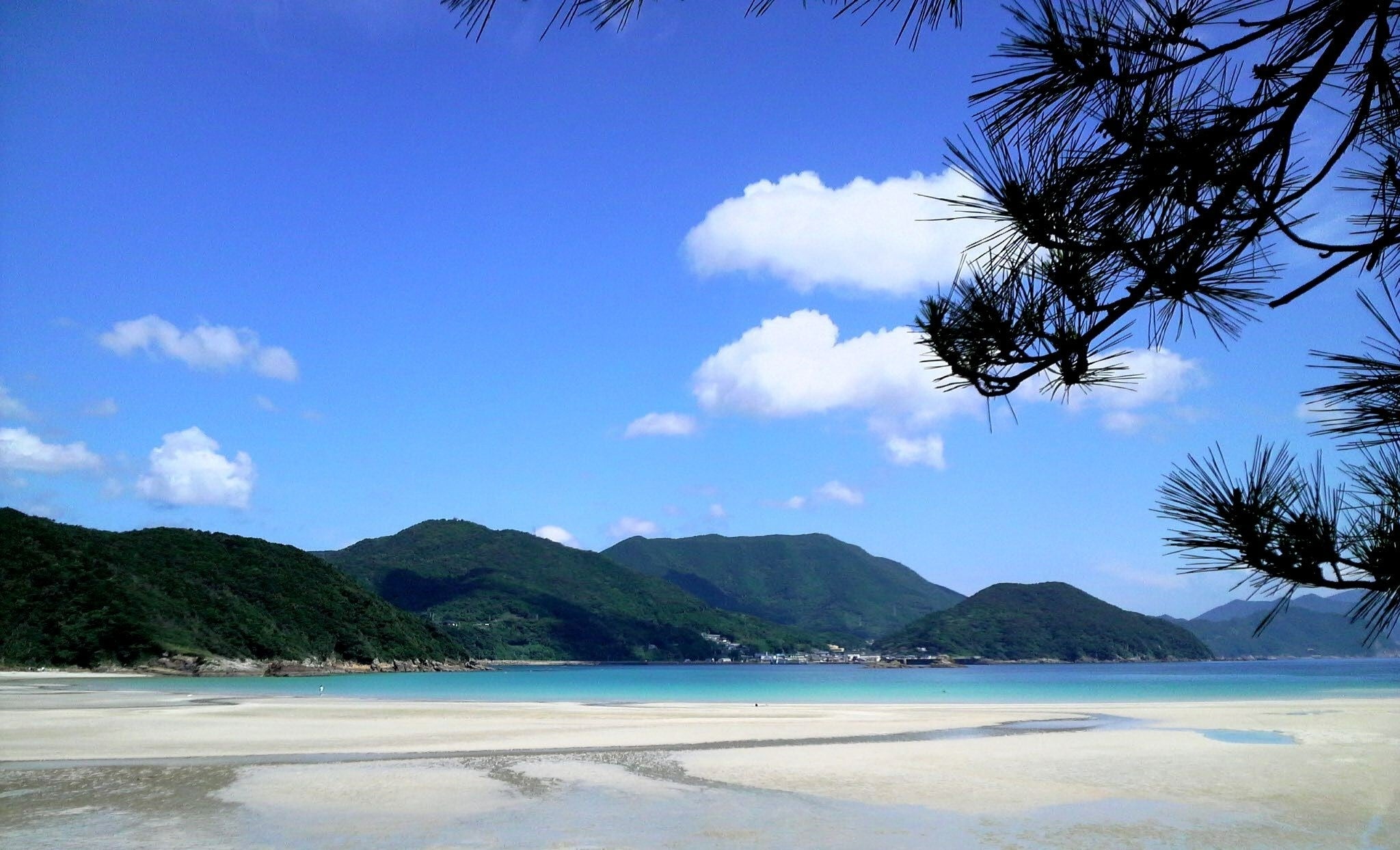 遠浅で穏やかな蛤浜海水浴場