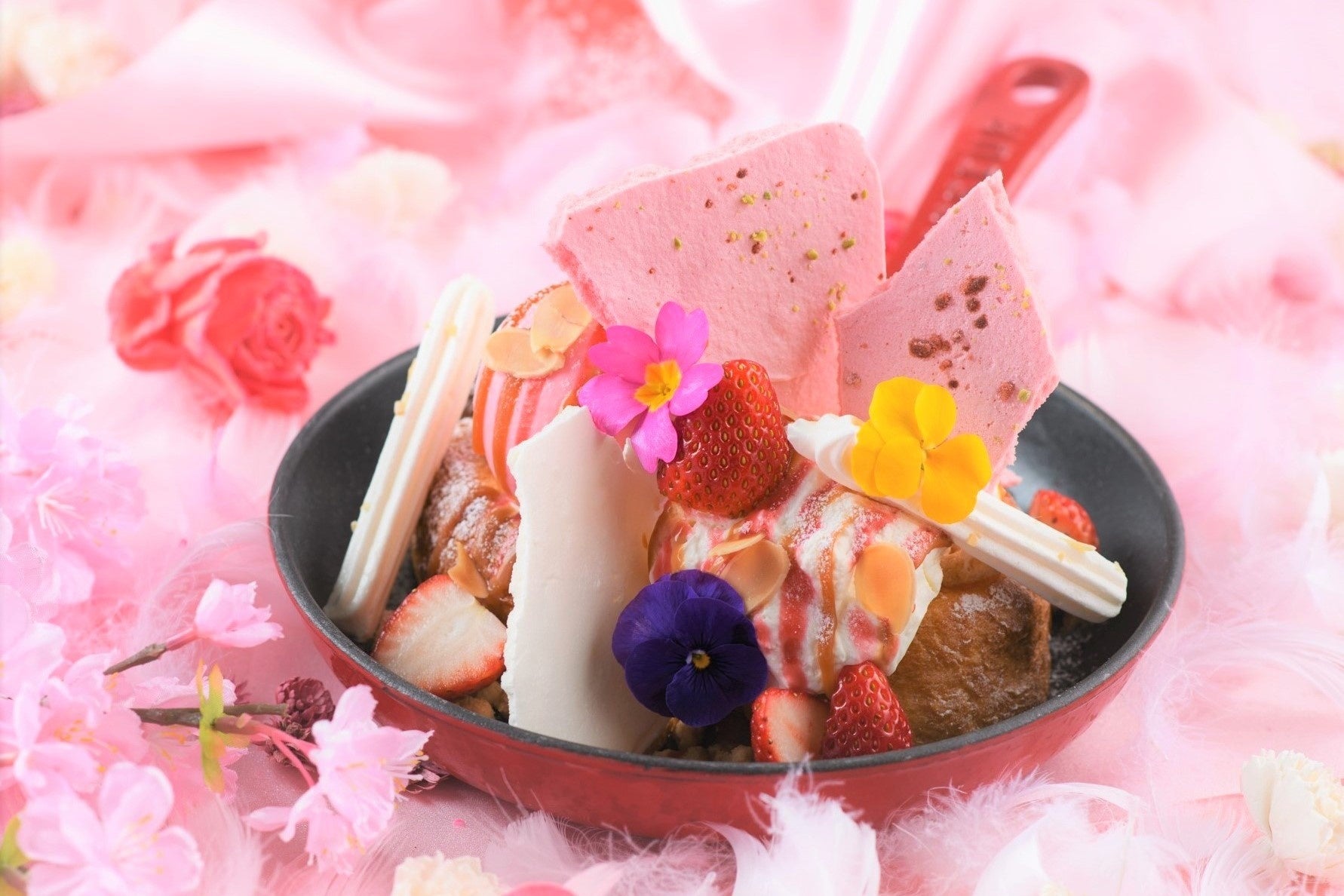 みなとみらいのテラスで、優雅なお花見スイーツタイム！ 春の