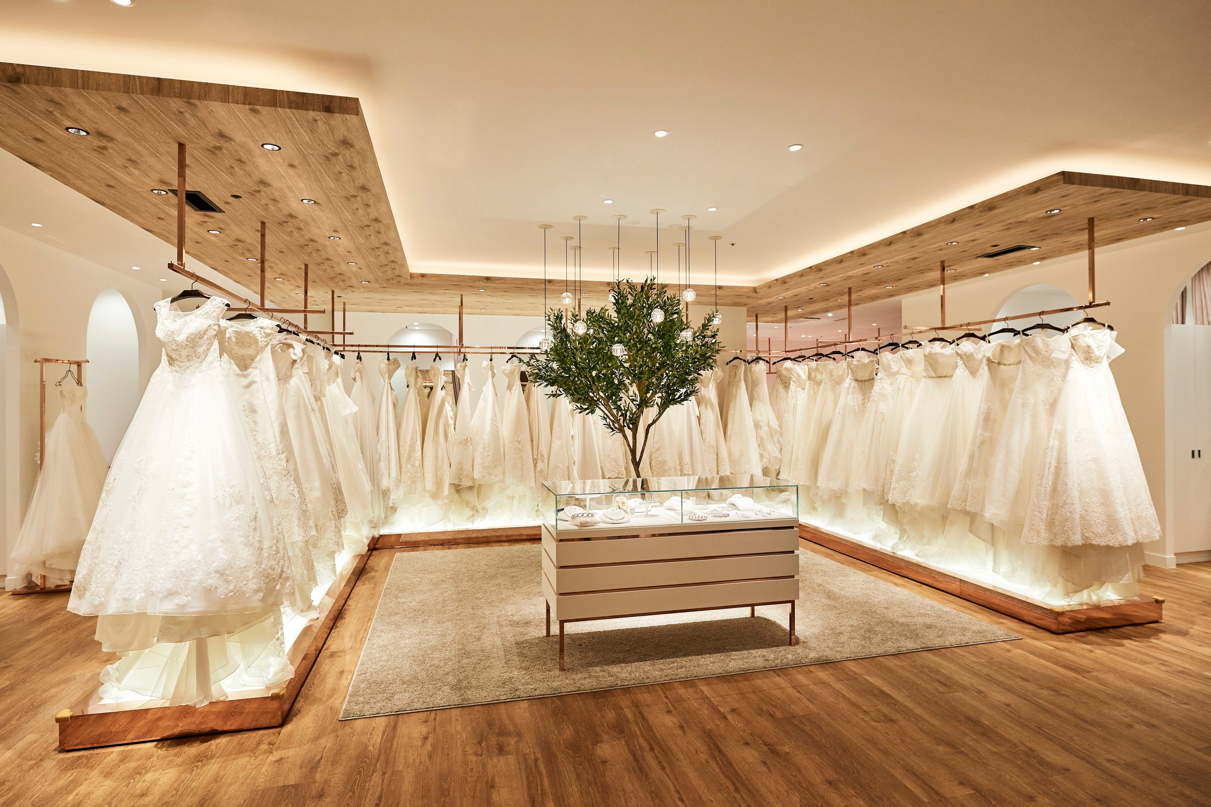 ウェディングドレスサロン