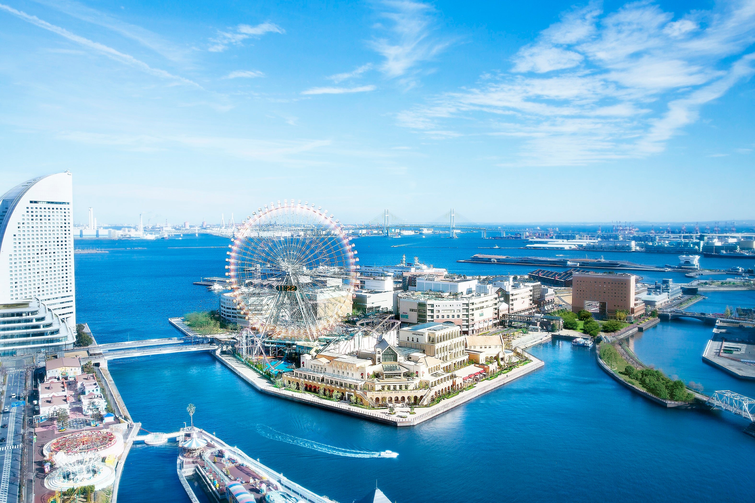 海に囲まれた式場