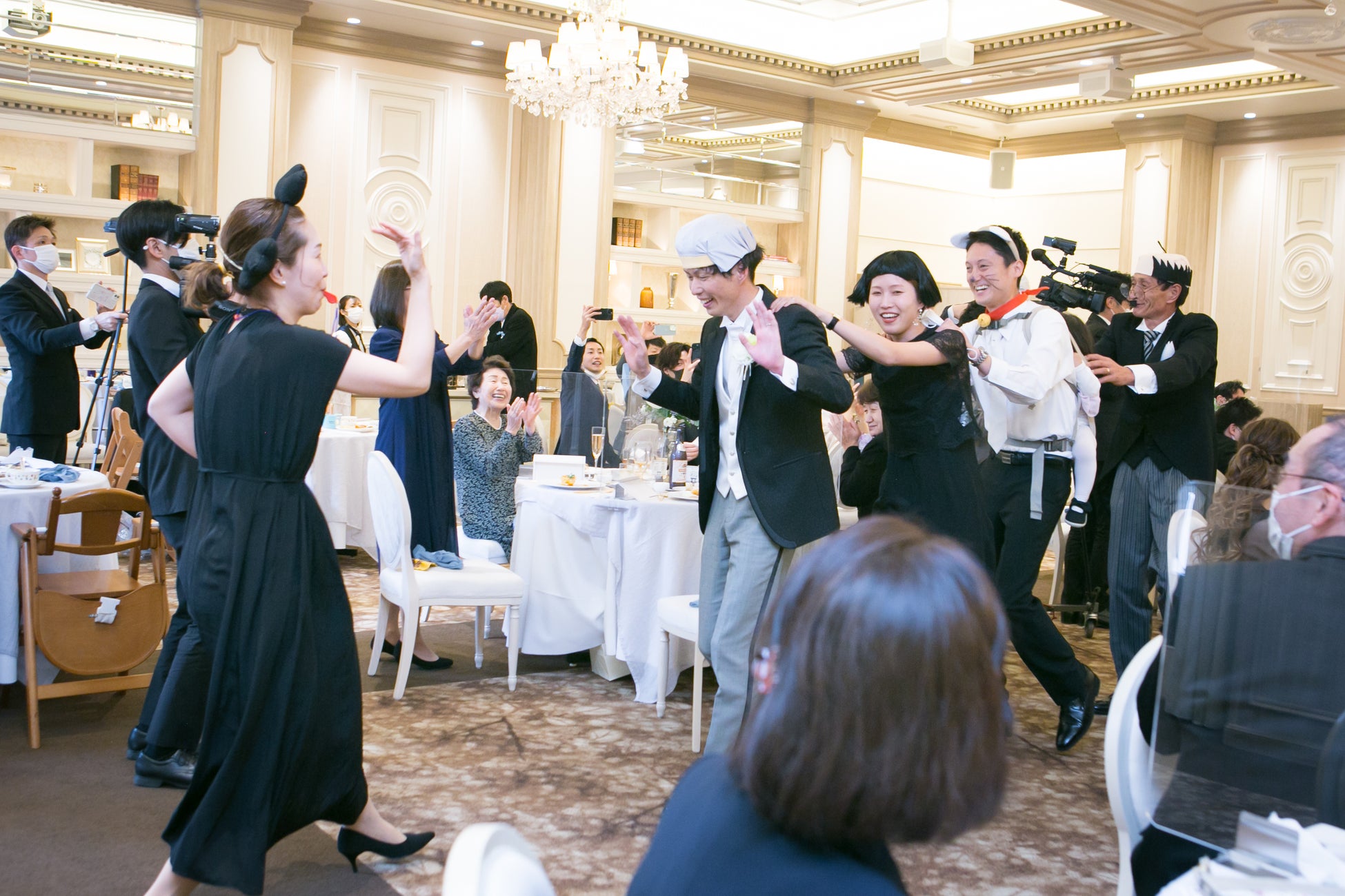 心に残る結婚式 のサプライズ ウェディングプロデューサーが選んだ12のエピソード 9月28日 水 Omotteマガジンにて初公開 アニヴェルセル株式会社のプレスリリース 心に残る結婚式 のサプライズ ウェディングプロデューサーが選んだ12のエピソード 9月28日 水 Omotteマガジンにて初公開 アニヴェルセル株式会社のプレスリリース