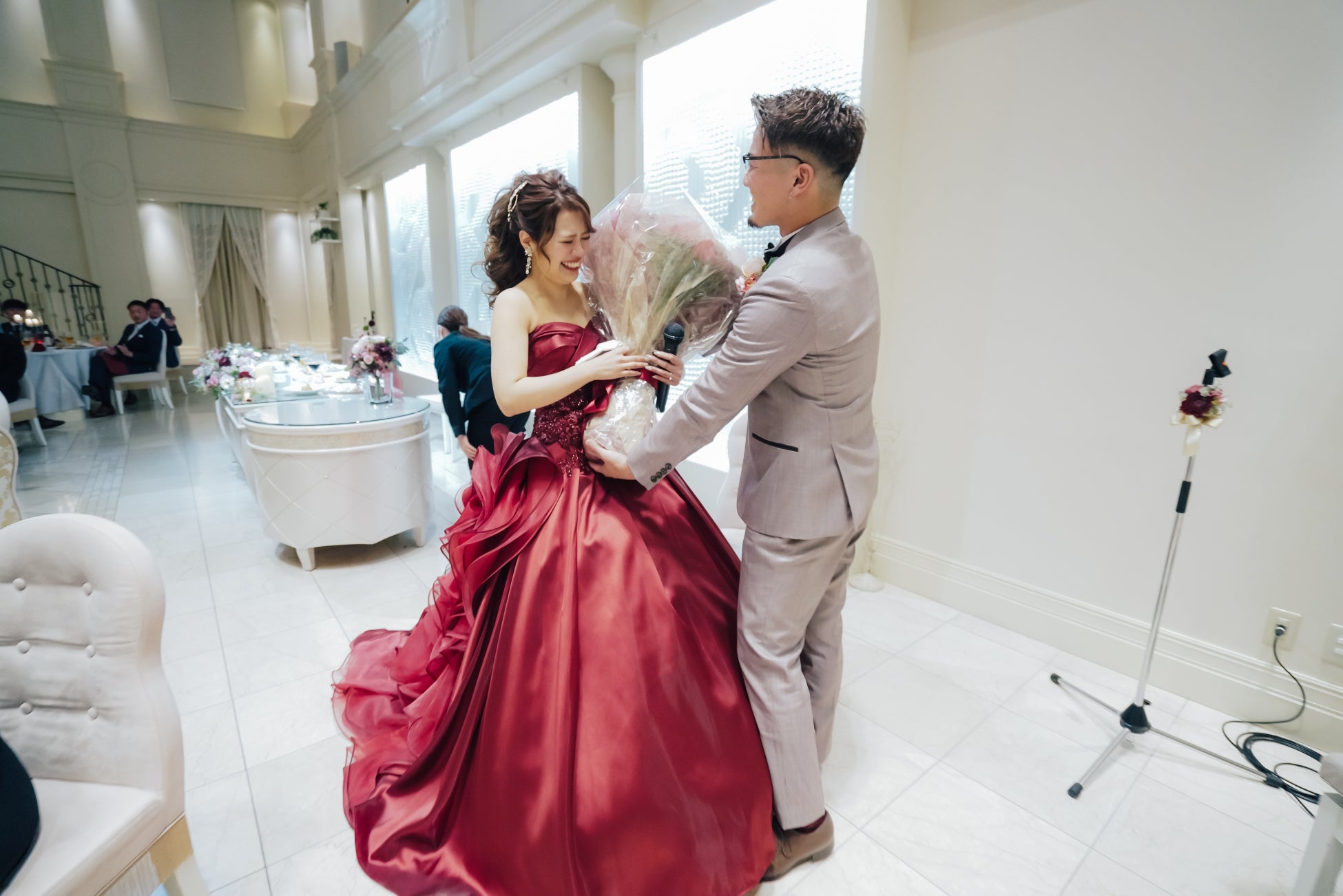 心に残る結婚式のサプライズ ウェディングプロデューサーが選んだ12のエピソード 9月28日 水 Omotteマガジンにて初公開 アニヴェルセル株式会社のプレスリリース 心に残る結婚式のサプライズ ウェディングプロデューサーが選んだ12のエピソード 9月28日 水 Omotteマガジンにて初公開 アニヴェルセル株式会社のプレスリリース
