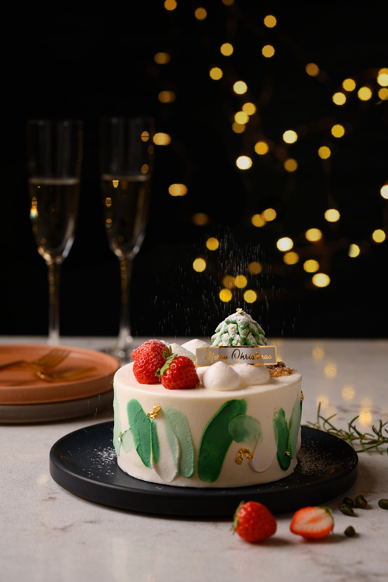 濃厚なピスタチオクリームでクリスマスツリーを表現