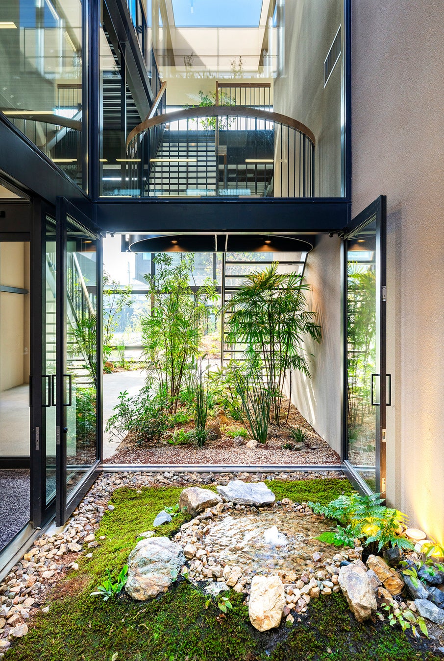 水音が心地よく響く「光庭」