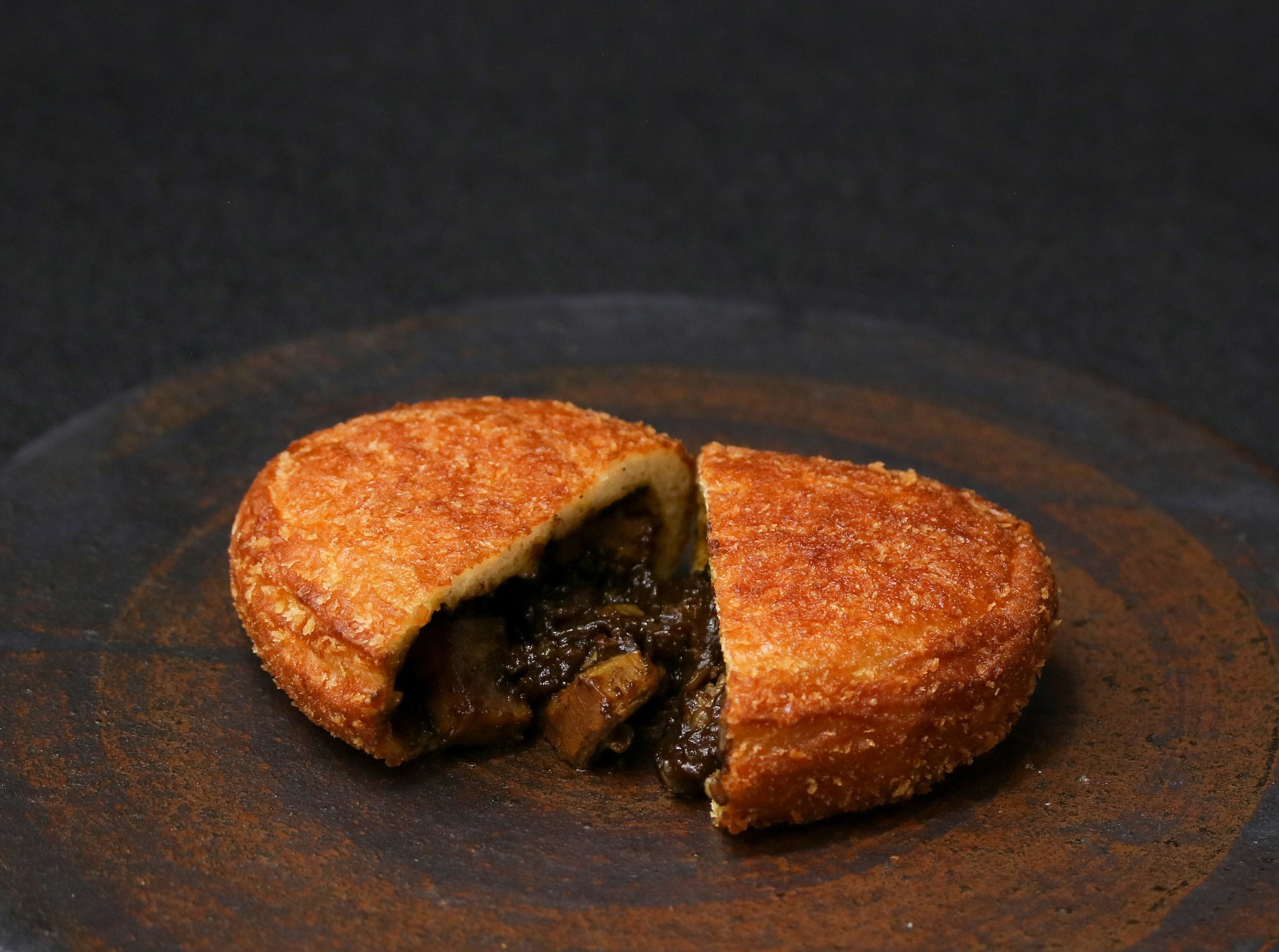 別格カレーパン -ビーフ-