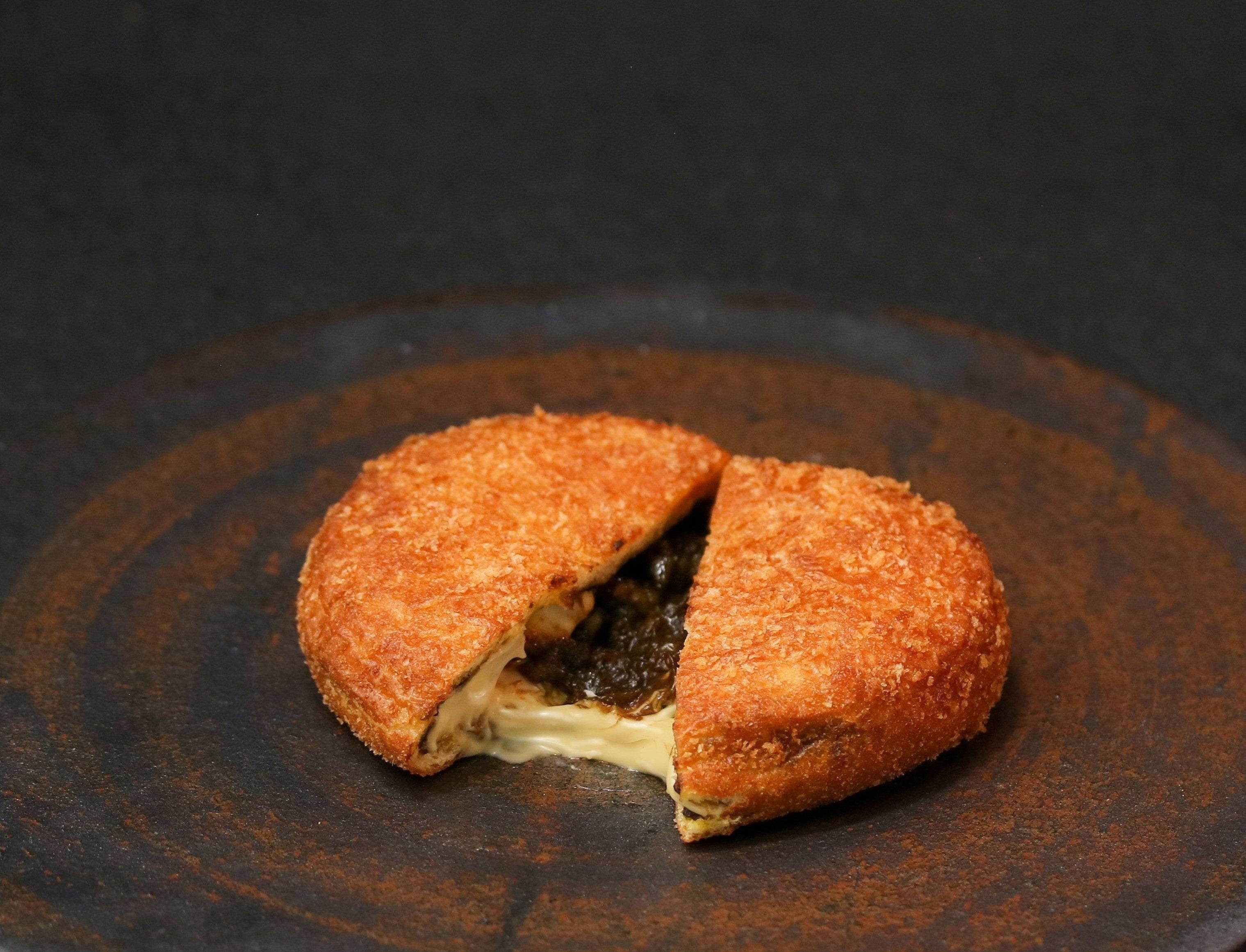 別格カレーパン -チーズ-