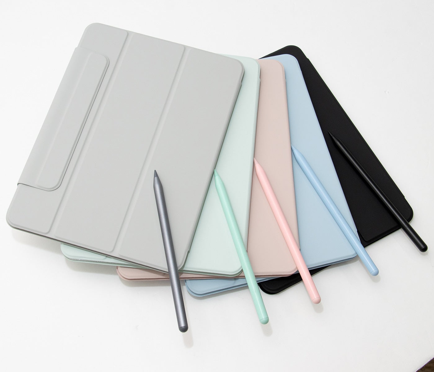 大人かわいい、くすみカラー」オフィスもカフェも、あなたのiPadを