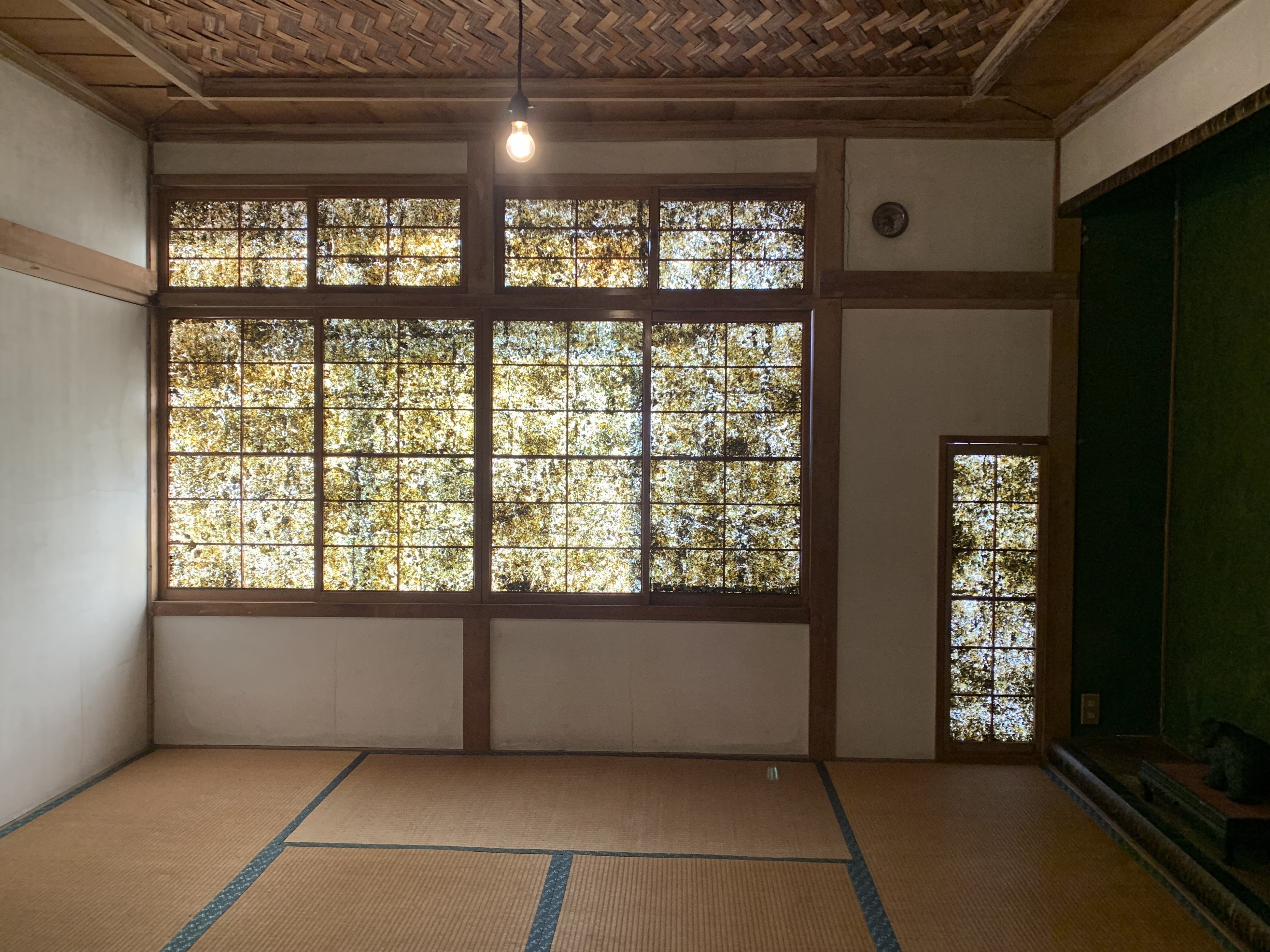 イシクラゲを混ぜた和紙を使用した障子