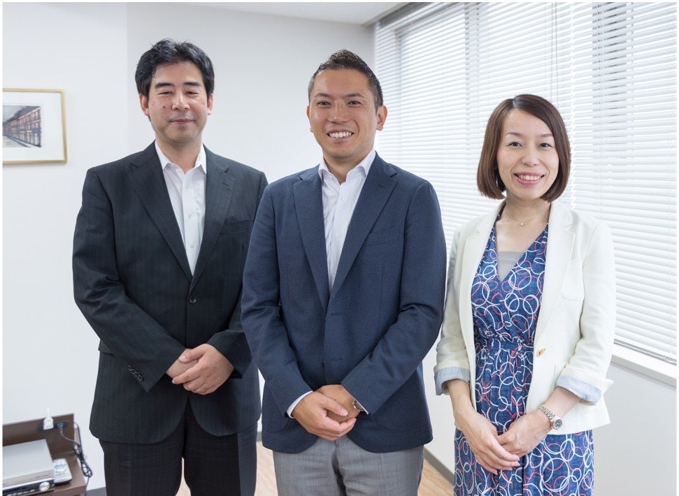 中央が代表の本間。弊社にはDX推進の専門家が多く在籍。