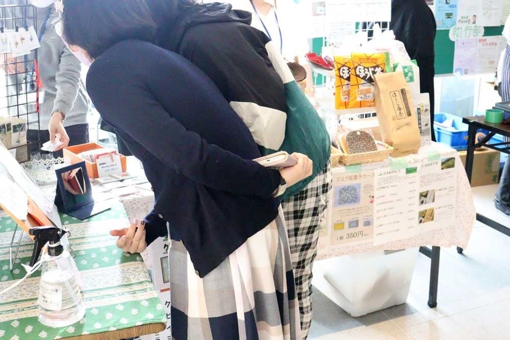 大学構内での販売の様子