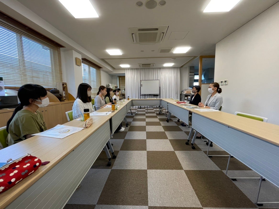 菓子店でのフィールドワークの様子