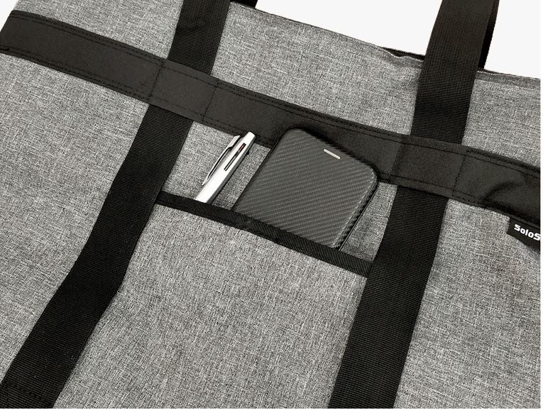 前面には小物ポケットも