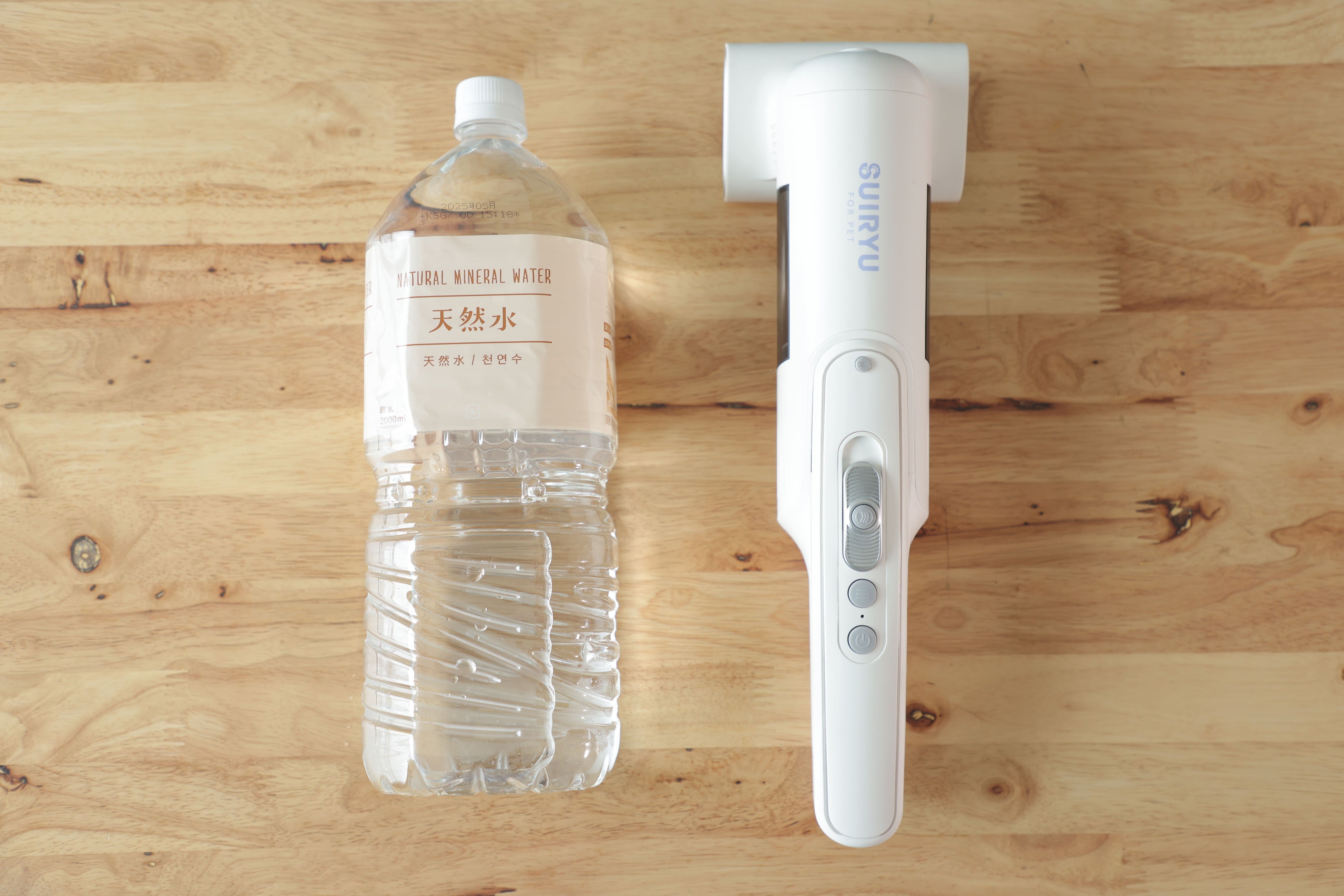 日本初〉ペット専用ブラシ付きのハンディ掃除機「SUIRYU FOR PET