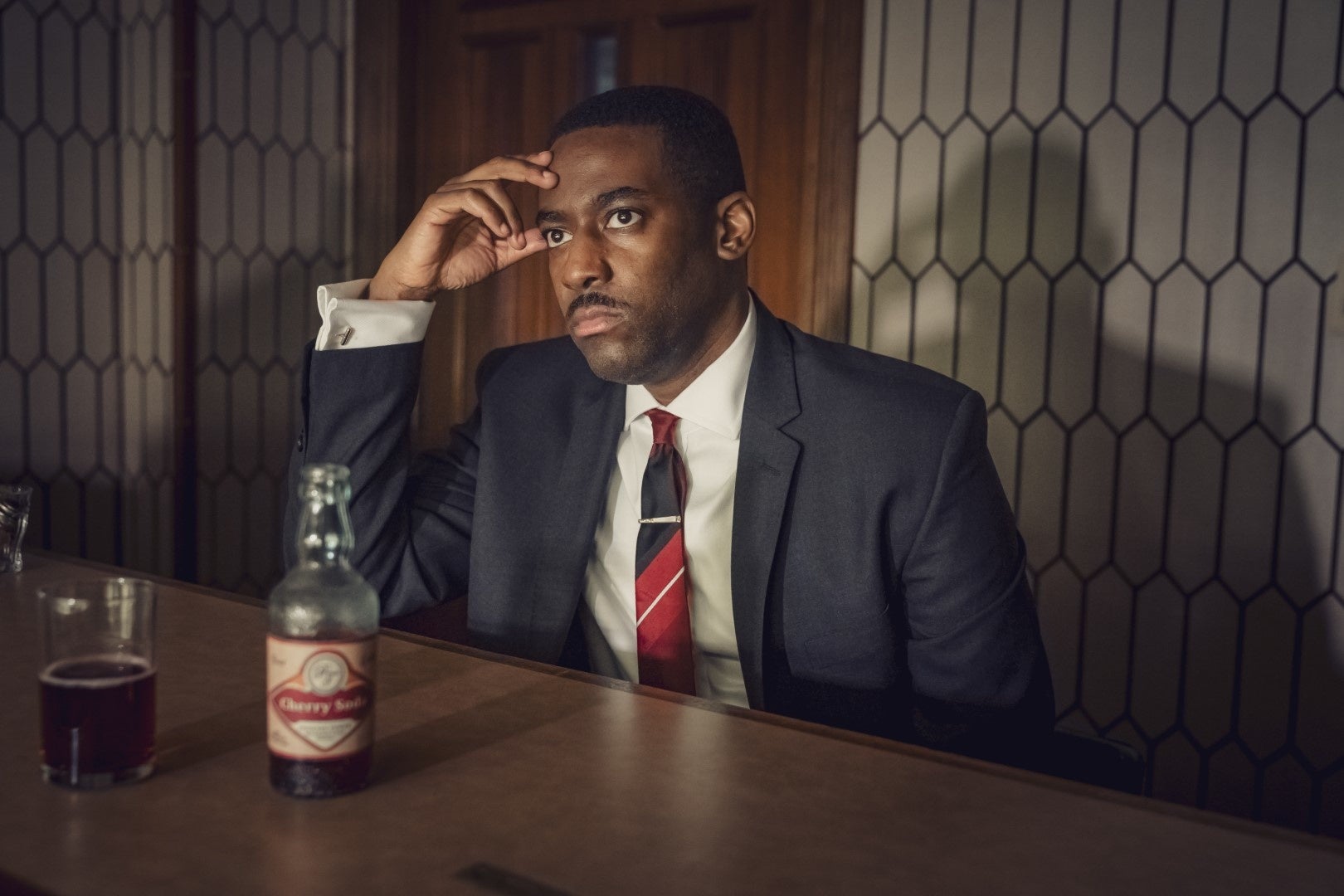 海外ドラマ ハリー パーマー 国際諜報局 吹替版キャスト ハリー パーマー役には メガネ男子声優 安元洋貴 ジーン コートニー 役には長尾明希決定 2人のコメントも到着 株式会社スター チャンネルのプレスリリース