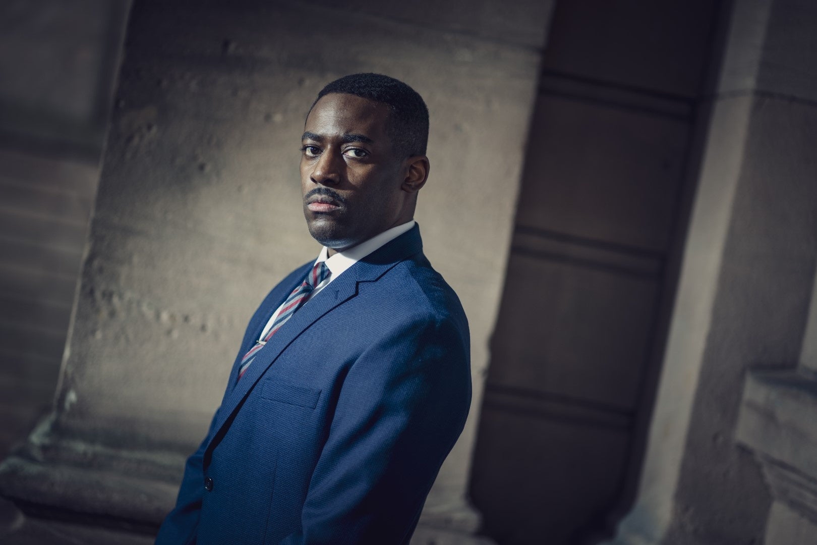 海外ドラマ ハリー パーマー 国際諜報局 話題沸騰中の俳優 アシュリー トーマスが60年代の人種偏見とも戦うciaエージェント役で活躍 インタビュー 新場面写真解禁 株式会社スター チャンネルのプレスリリース 海外ドラマ ハリー パーマー 国際諜報局 話題沸騰中の俳優 アシュリー トーマスが60年代の人種偏見とも戦うciaエージェント役で活躍 インタビュー 新場面写真解禁 株式会社スター チャンネルのプレスリリース