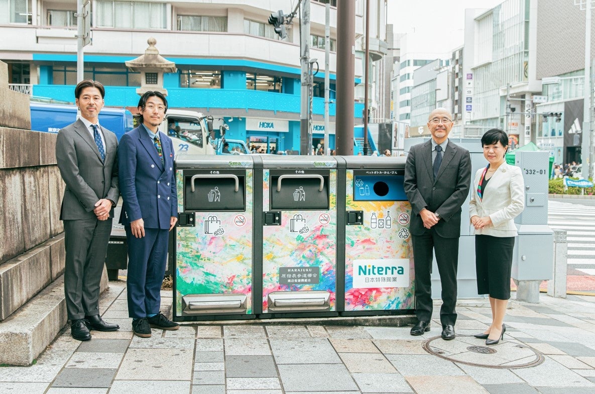 (右）⽇本特殊陶業株式会社執行役員 北河広視様､(中央右)⽇本特殊陶業株式会社代表取締役副社長&nbsp; 松井 徹様 ､(中央左)株式会社ヘラルボニー 代表取締役Co-CEO松田崇弥様､(左)弊社代表取締役社長 竹村陽平