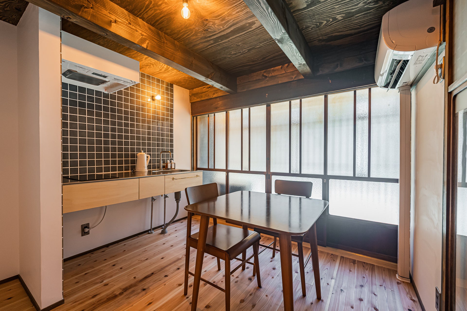 共有のダイニング・キッチンスペース