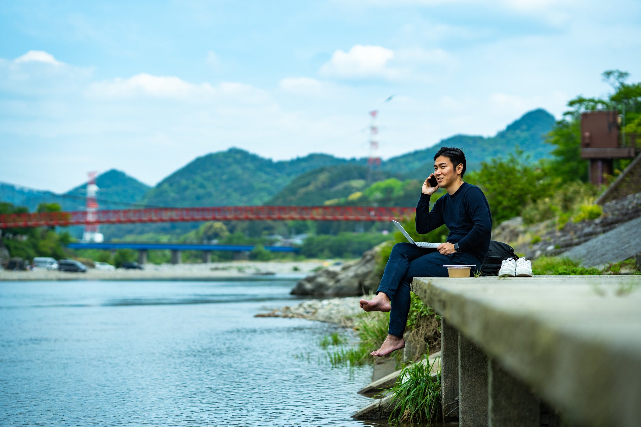 WASITA HOUSEから川までは徒歩約10分 WASITAから貸し出すモバイルWi-fiがあれば、川原でも仕事が可能に