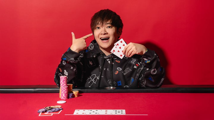 100万人突破記念!ポーカーYouTuber「世界のヨコサワ」が8/29(金)20時 100万人突破記念!ポーカーYouTuber「世界のヨコサワ」が8/29(金)20時